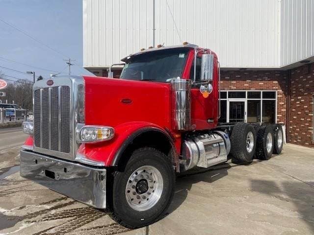 2027 Peterbilt 589 image 1