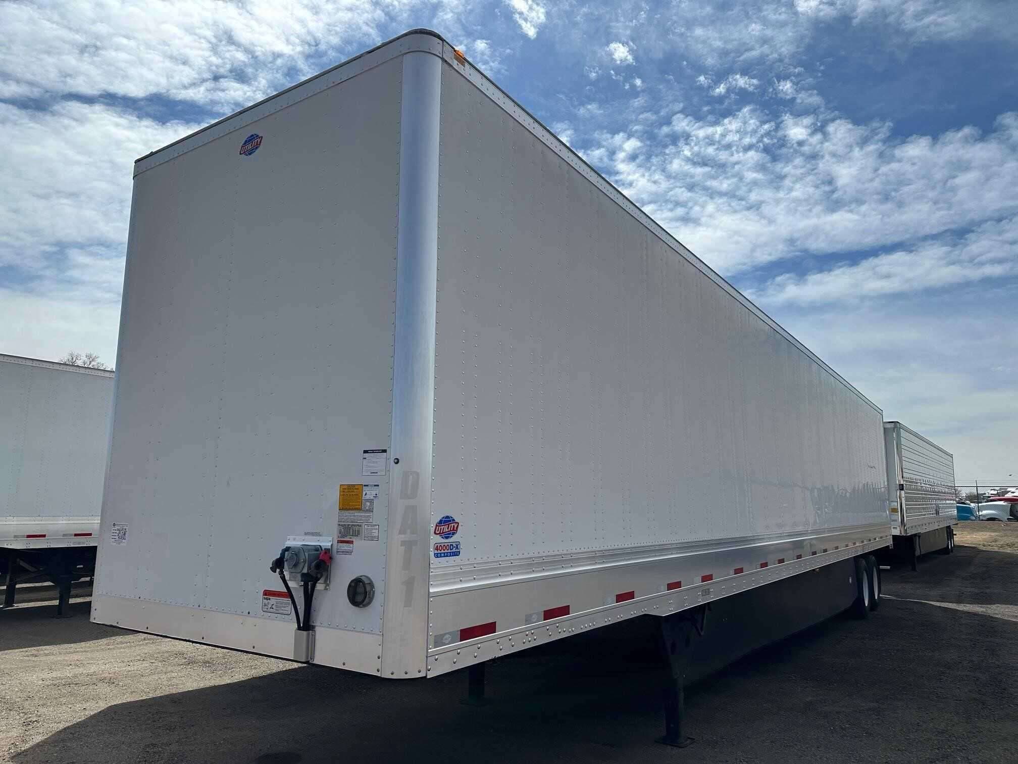 2020 Utility 4000D-X image 2