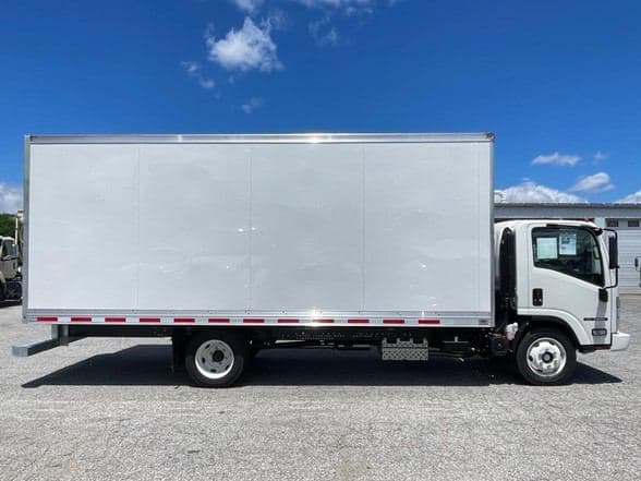 2025 Isuzu NRR image 20