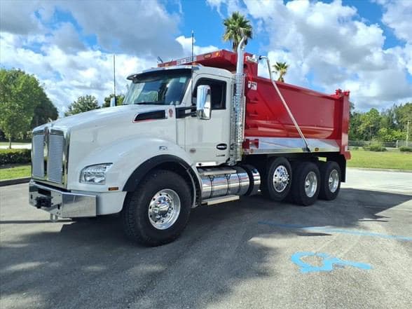 2025 Kenworth T880 image 3