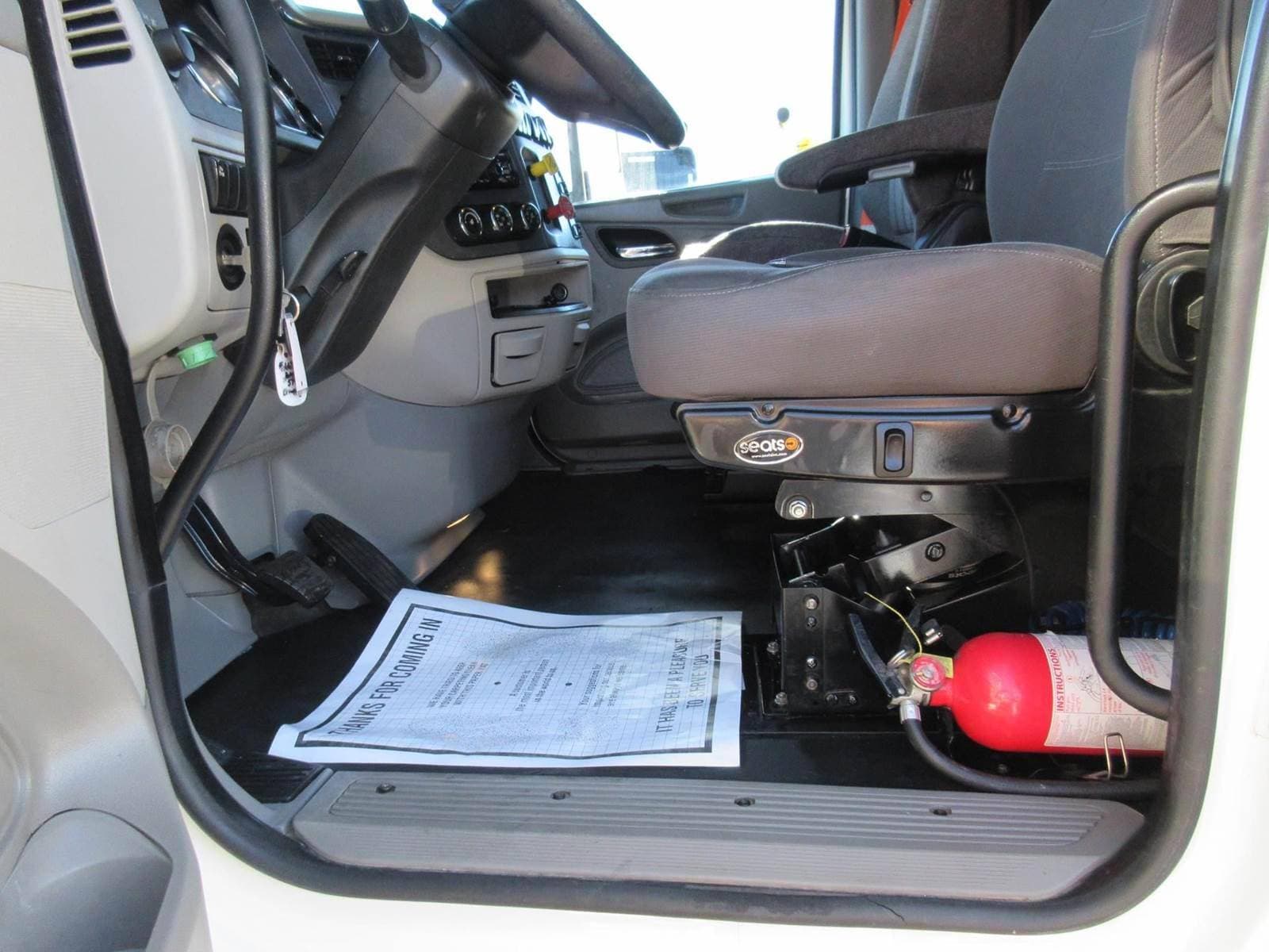 2019 Peterbilt 579 image 7