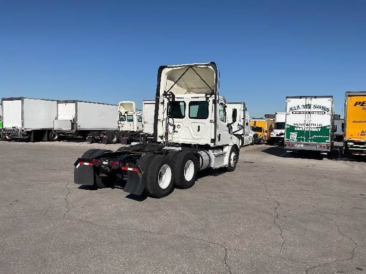 2019 Freightliner Cascadia image 7