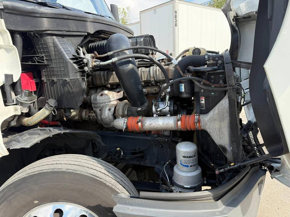 2021 Freightliner Cascadia image 7