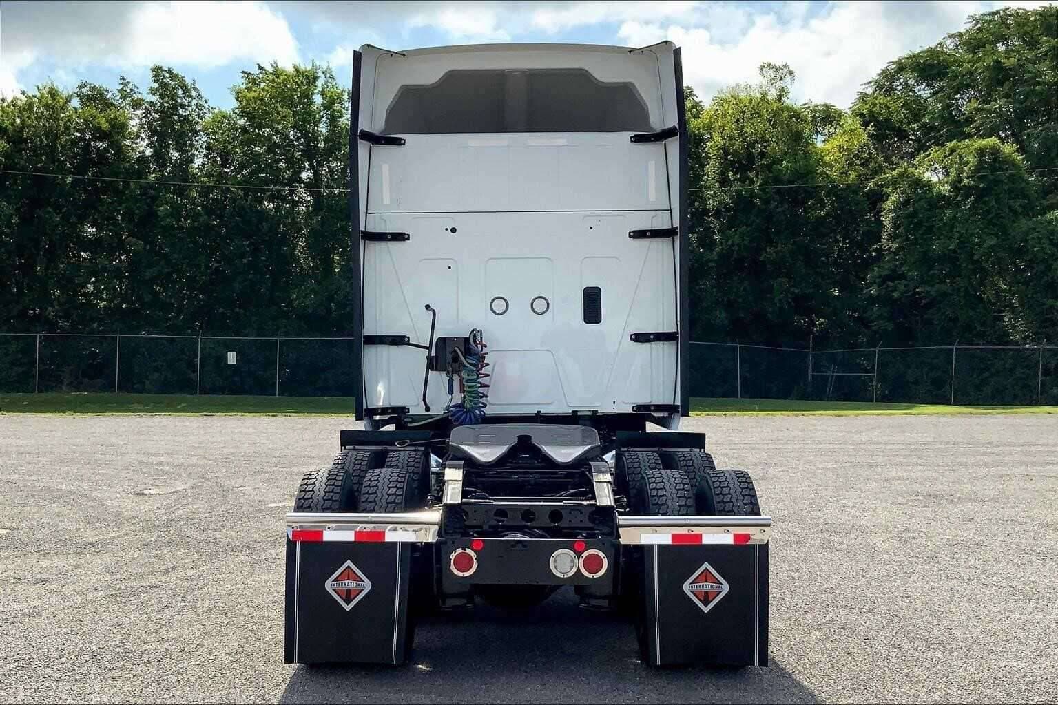2023 International LT62F image 5