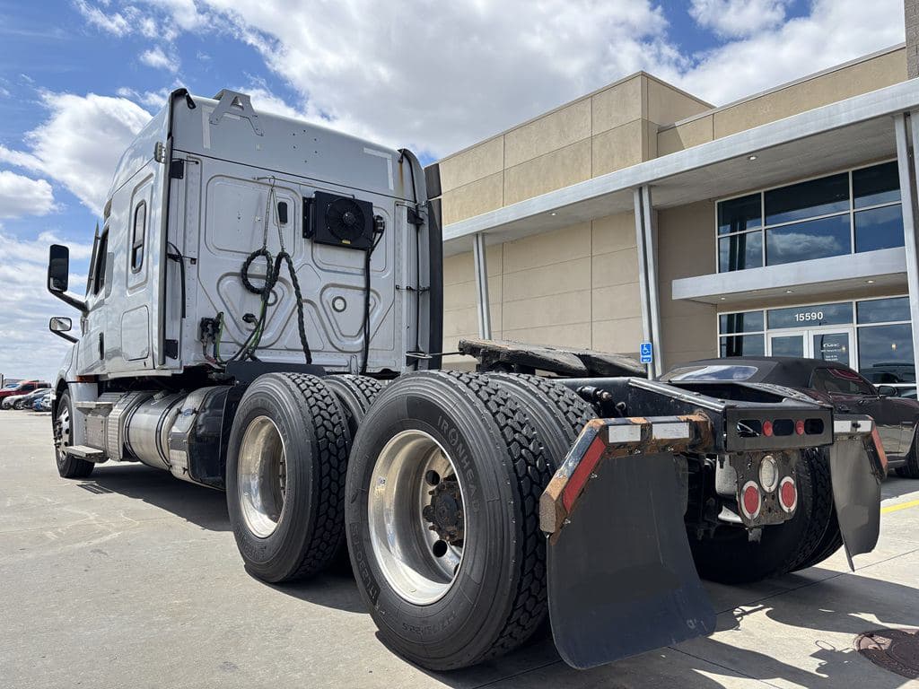 Used 2022 FREIGHTLINER PT126064ST image 7