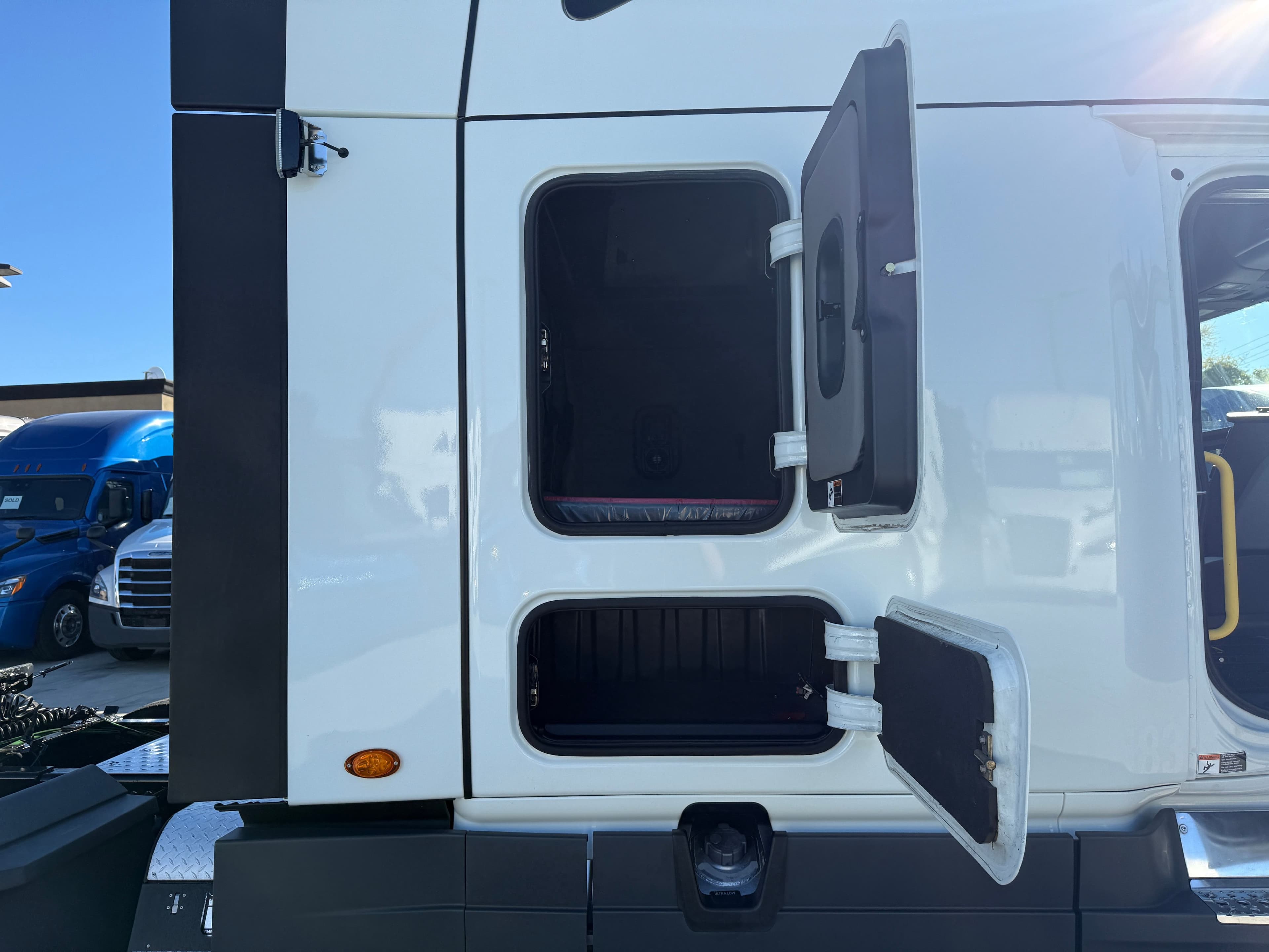 2021 Freightliner Cascadia 126 image 19