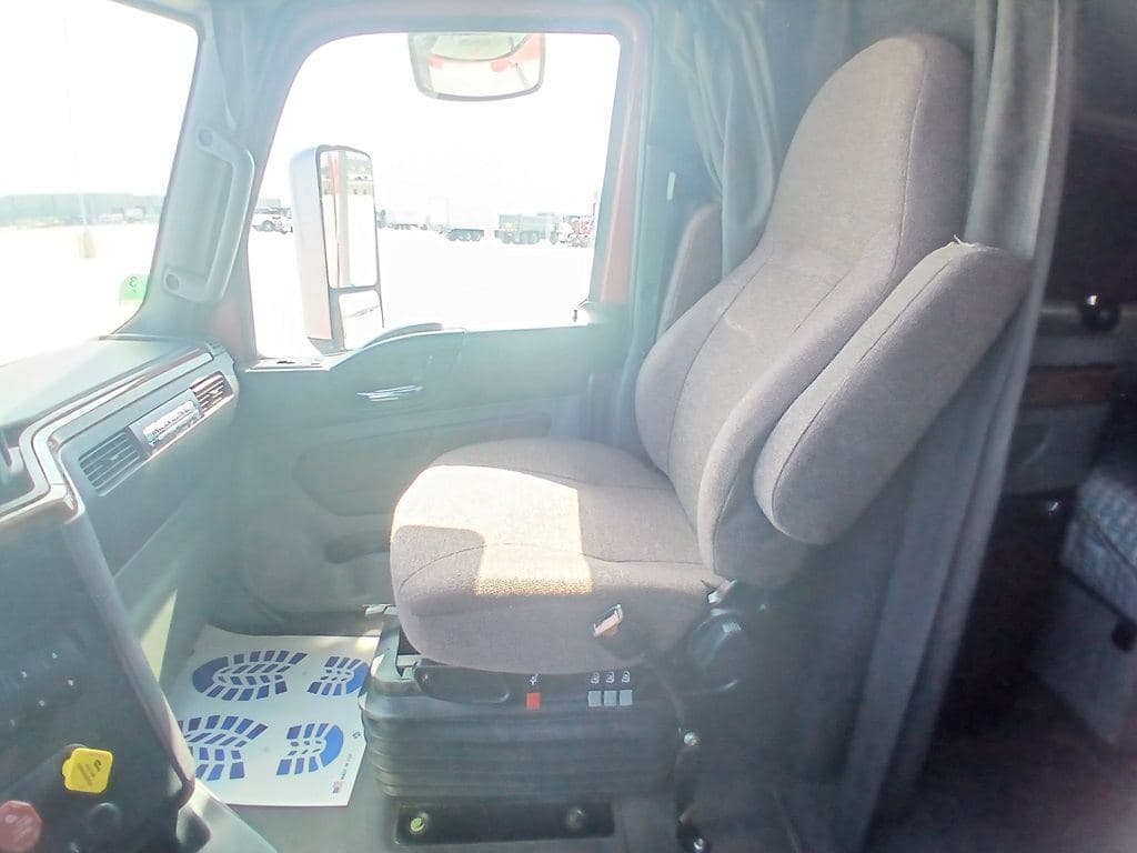 Used 2021 INTERNATIONAL LT625 image 19