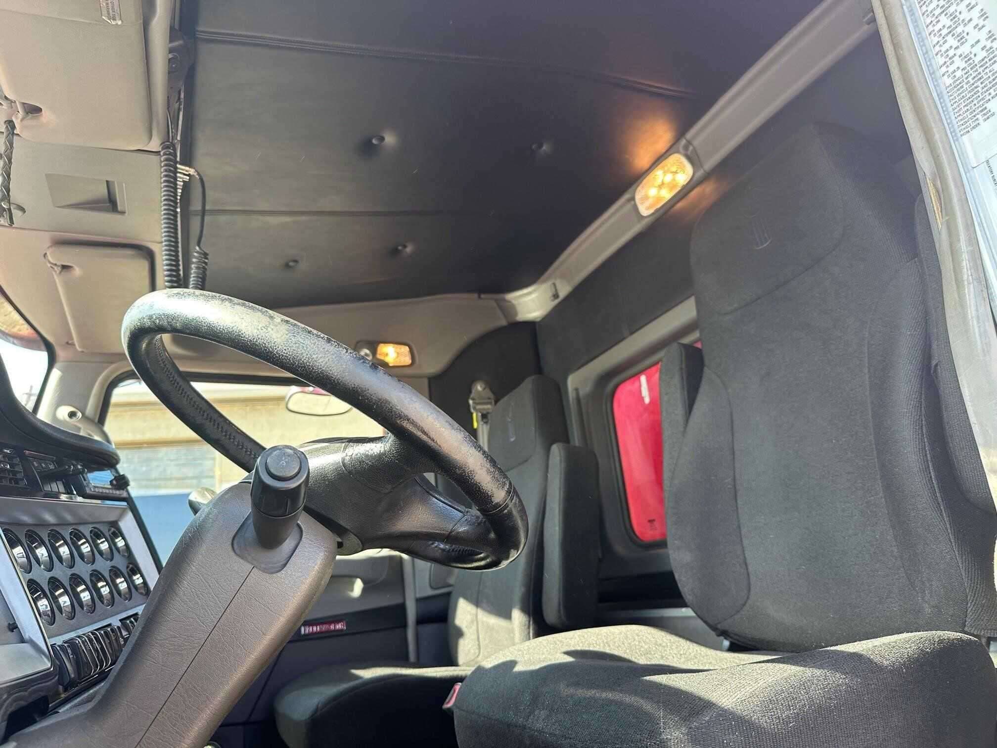 1992 Kenworth T800 image 15