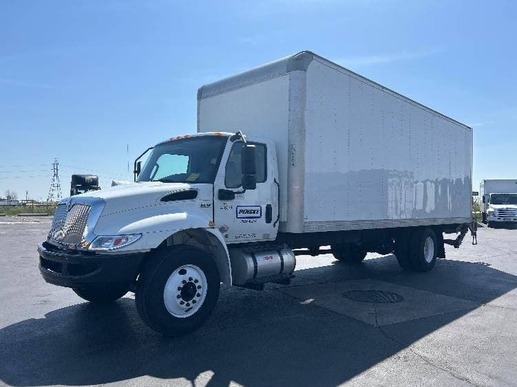 2022 International MV607 Box Truck - 220HP, 6 Speed Automatic, Roll up Door image 3
