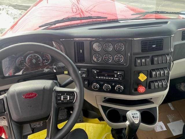 2027 Peterbilt 589 image 3