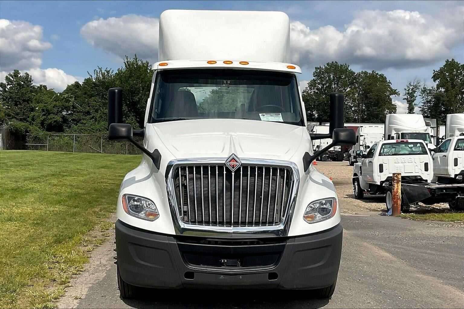2019 International LT625 image 2