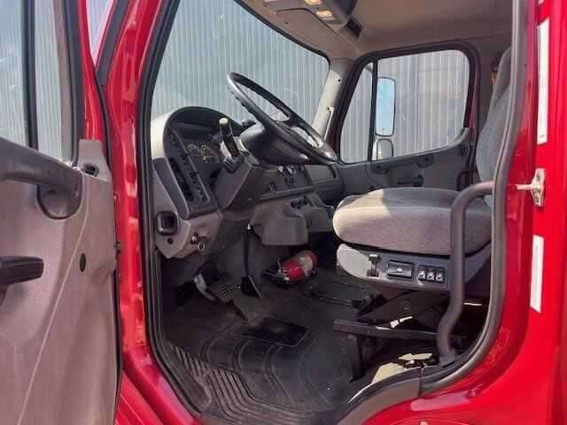 2021 Freightliner M2 image 5