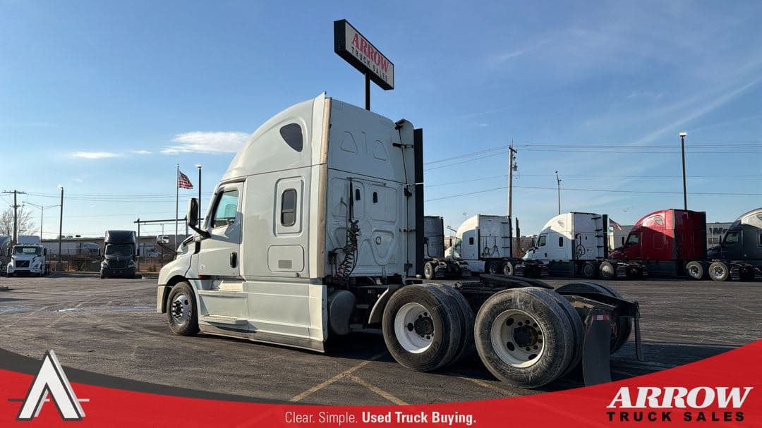 2023 Freightliner Cascadia image 3