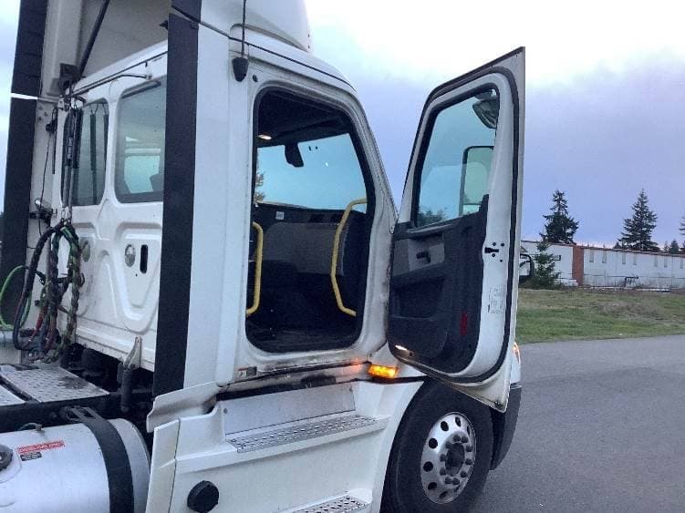2019 Freightliner Cascadia 126 Day Cab Truck - 455HP, 12 Speed Automatic image 11