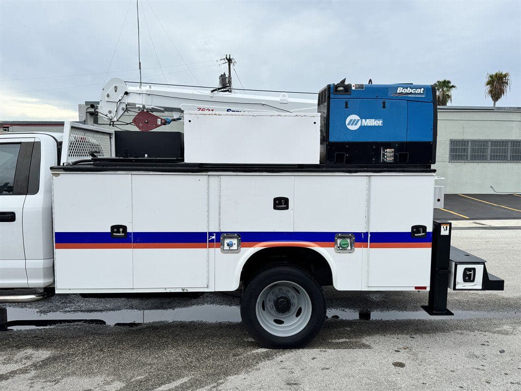 2017 Ford F550 image 7