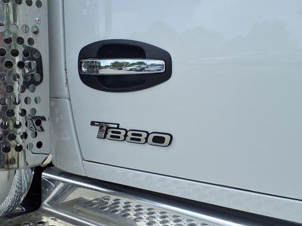 2025 Kenworth T880 image 9