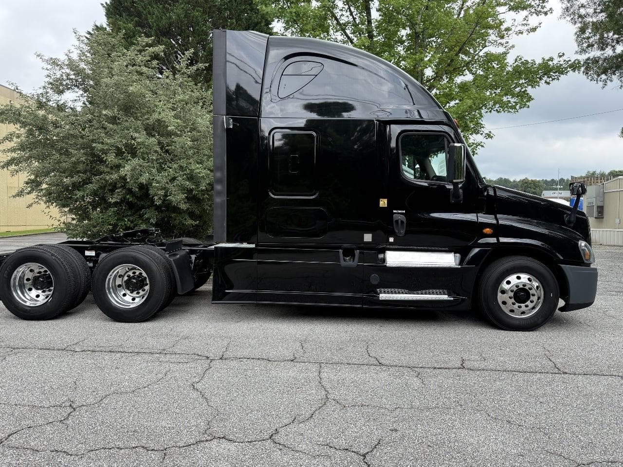 2020 Freightliner Cascadia 125 image 3