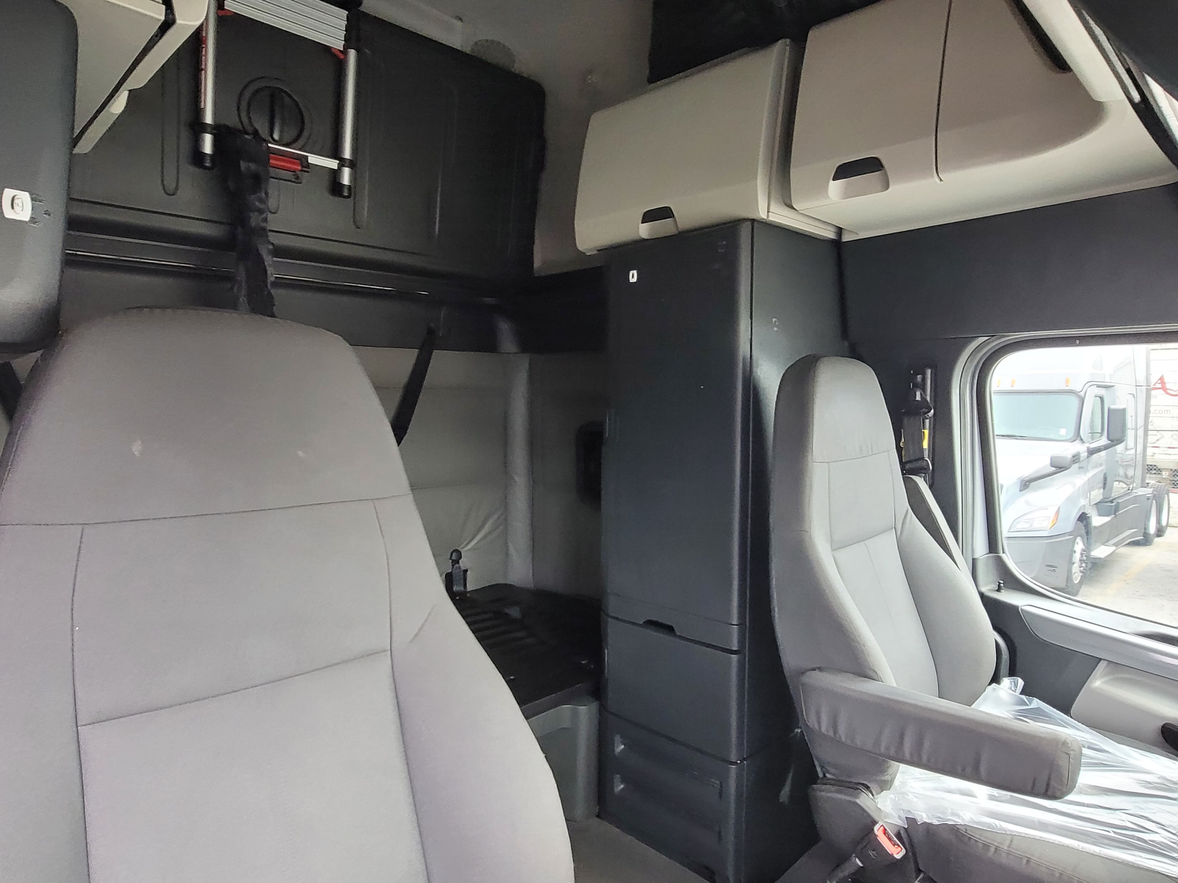 2022 Freightliner Cascadia 126 image 9