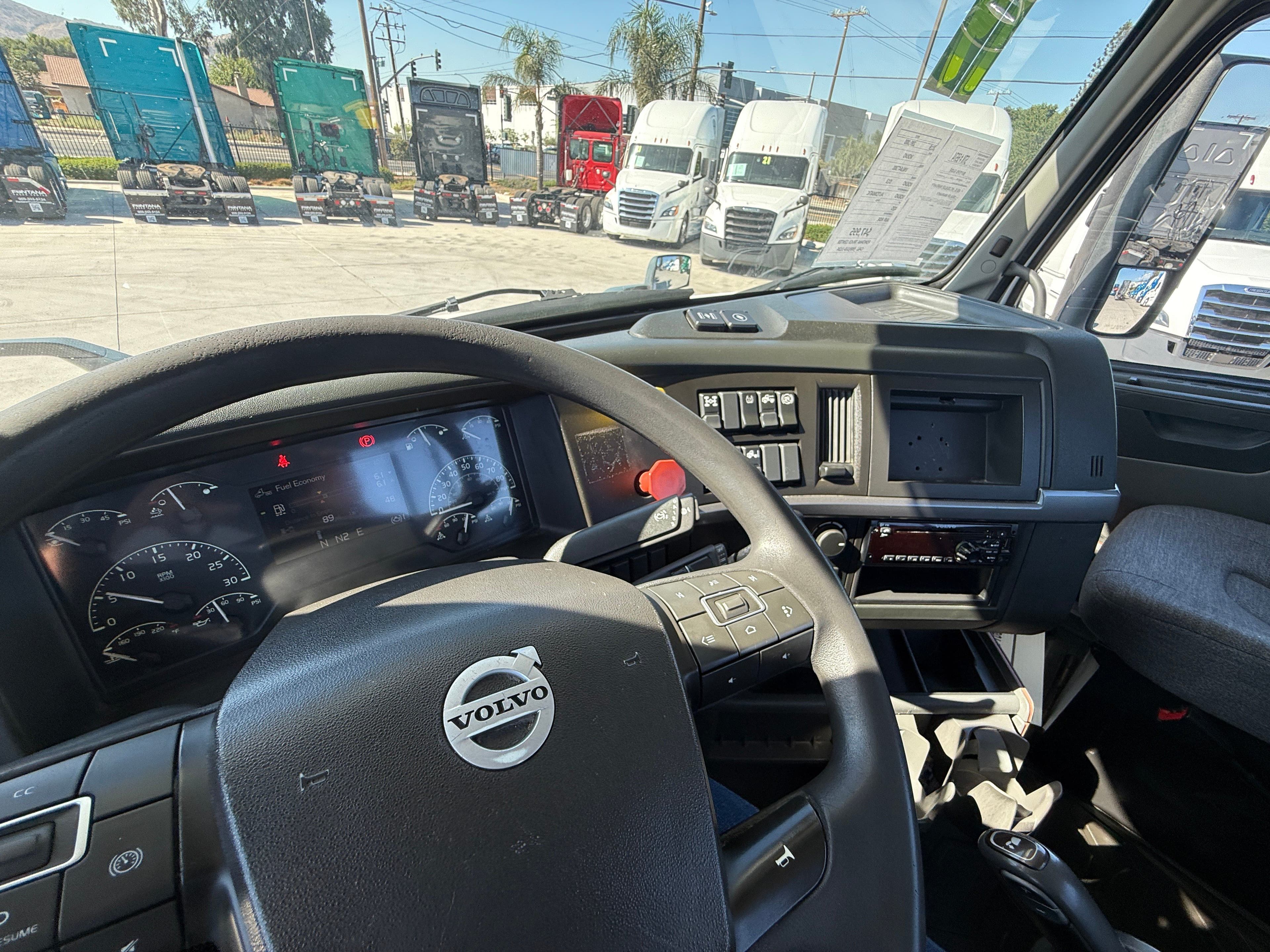 2019 Volvo VNL64T300 image 22