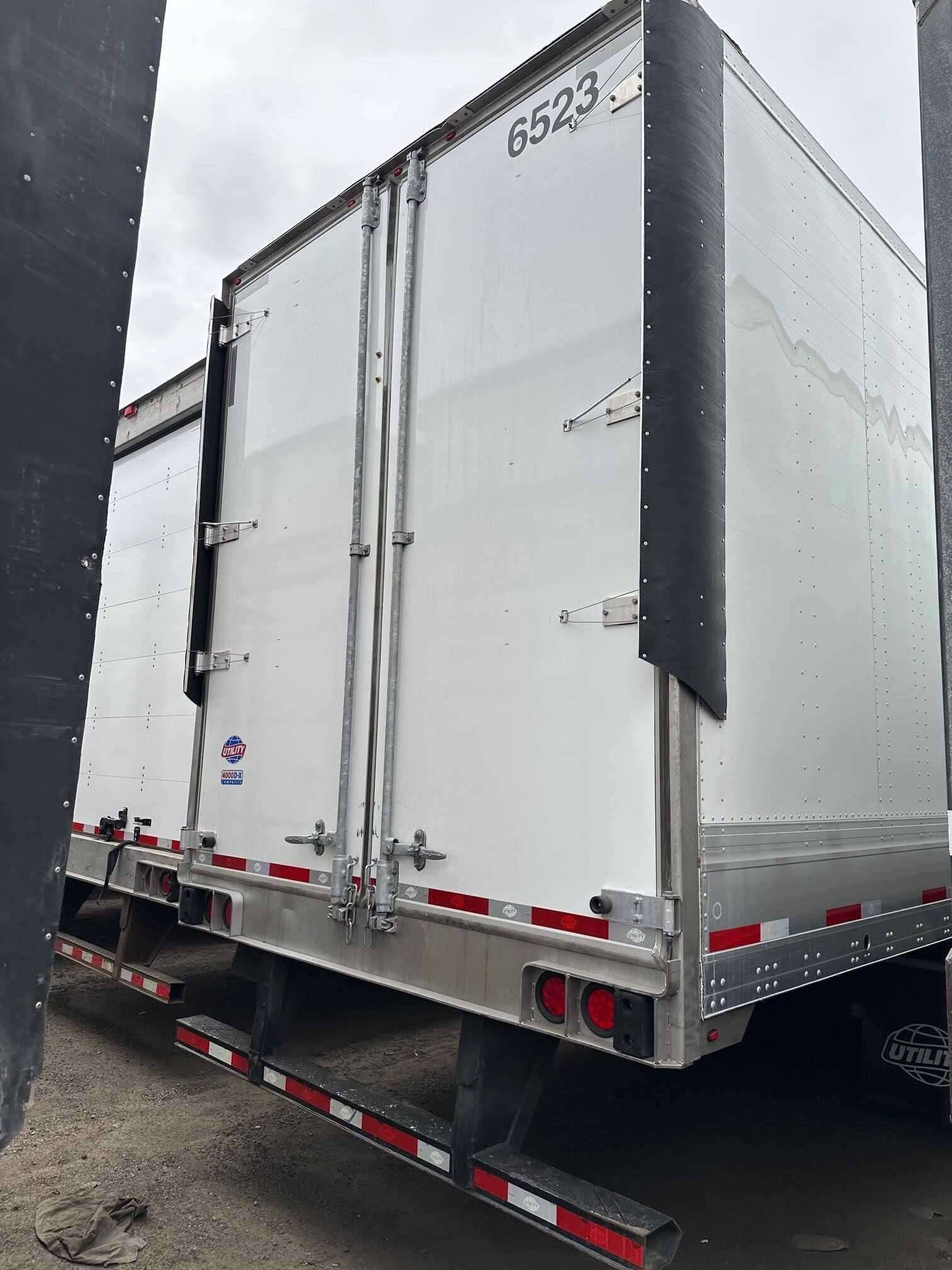 2020 Utility 4000D-X image 7