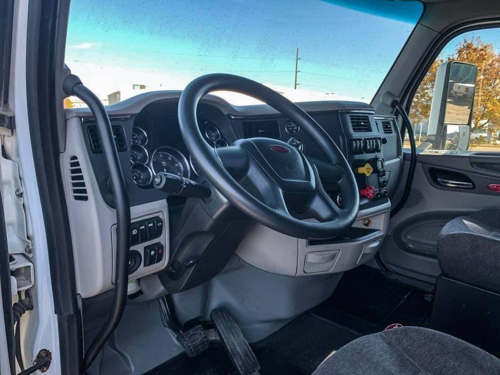 2019 Peterbilt 579 image 7