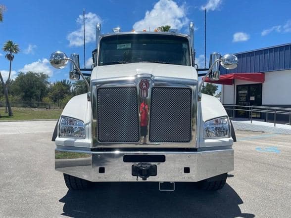 2025 Kenworth T880 image 3