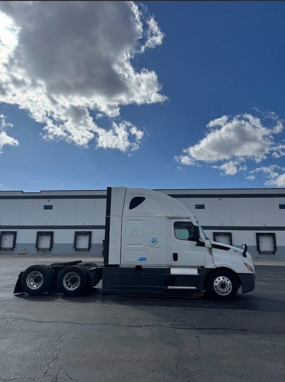 2022 Freightliner Cascadia image 4