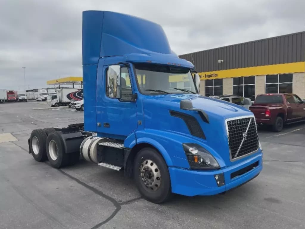 2018 Volvo VNL64T300 image 1