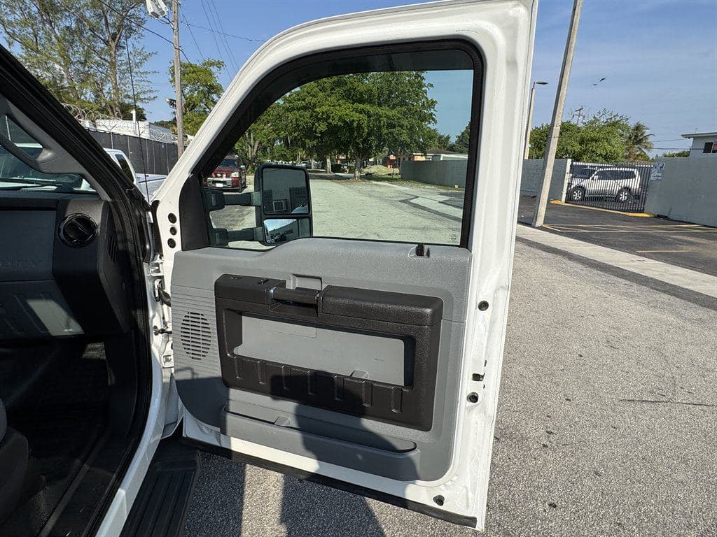 2016 Ford F550 image 44