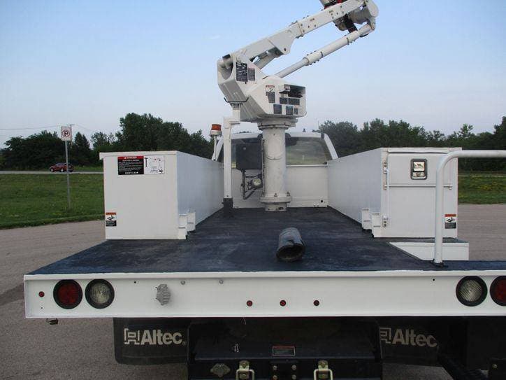 2017 Ford F550 BUCKET TRUCK 4X4 image 42