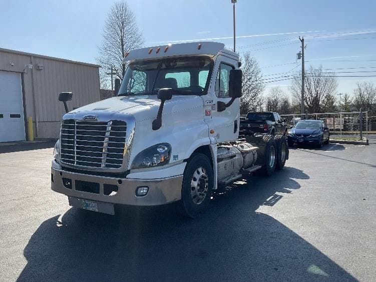 2018 Freightliner Cascadia image 1