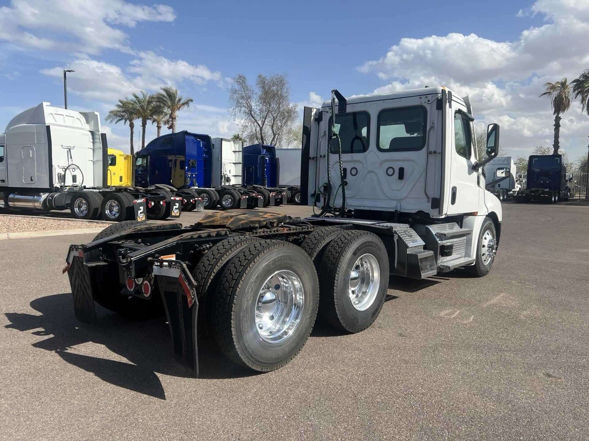 2022 Freightliner Cascadia 126 image 3