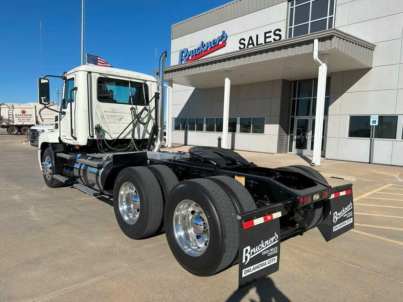 Used 2022 MACK ANTHEM Conventional - Day Cab  image 7