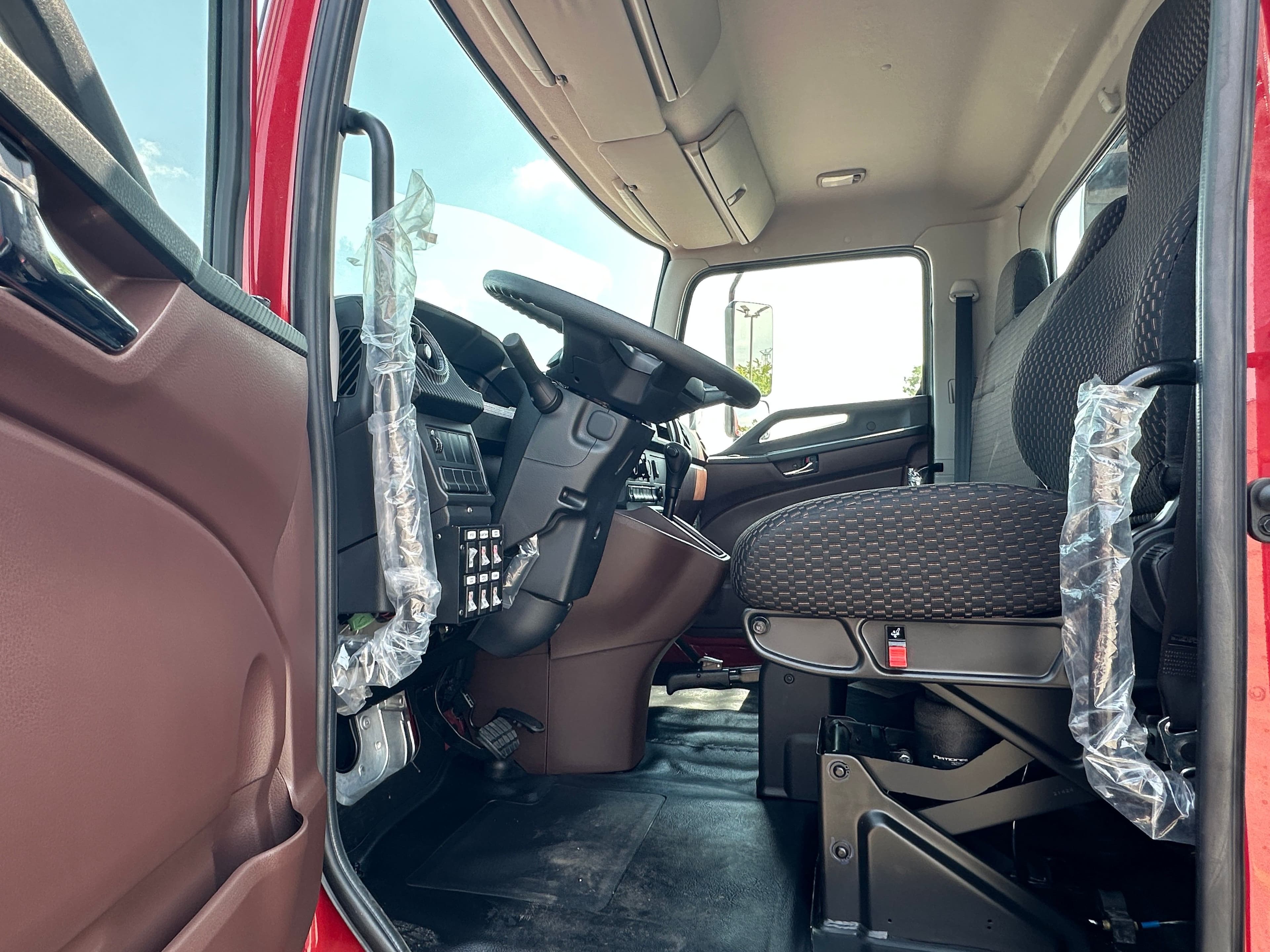 2025 Hino L6 WITH A CENTURY 21.5' STEEL CARRIER  (SK#: 6263C)  image 10