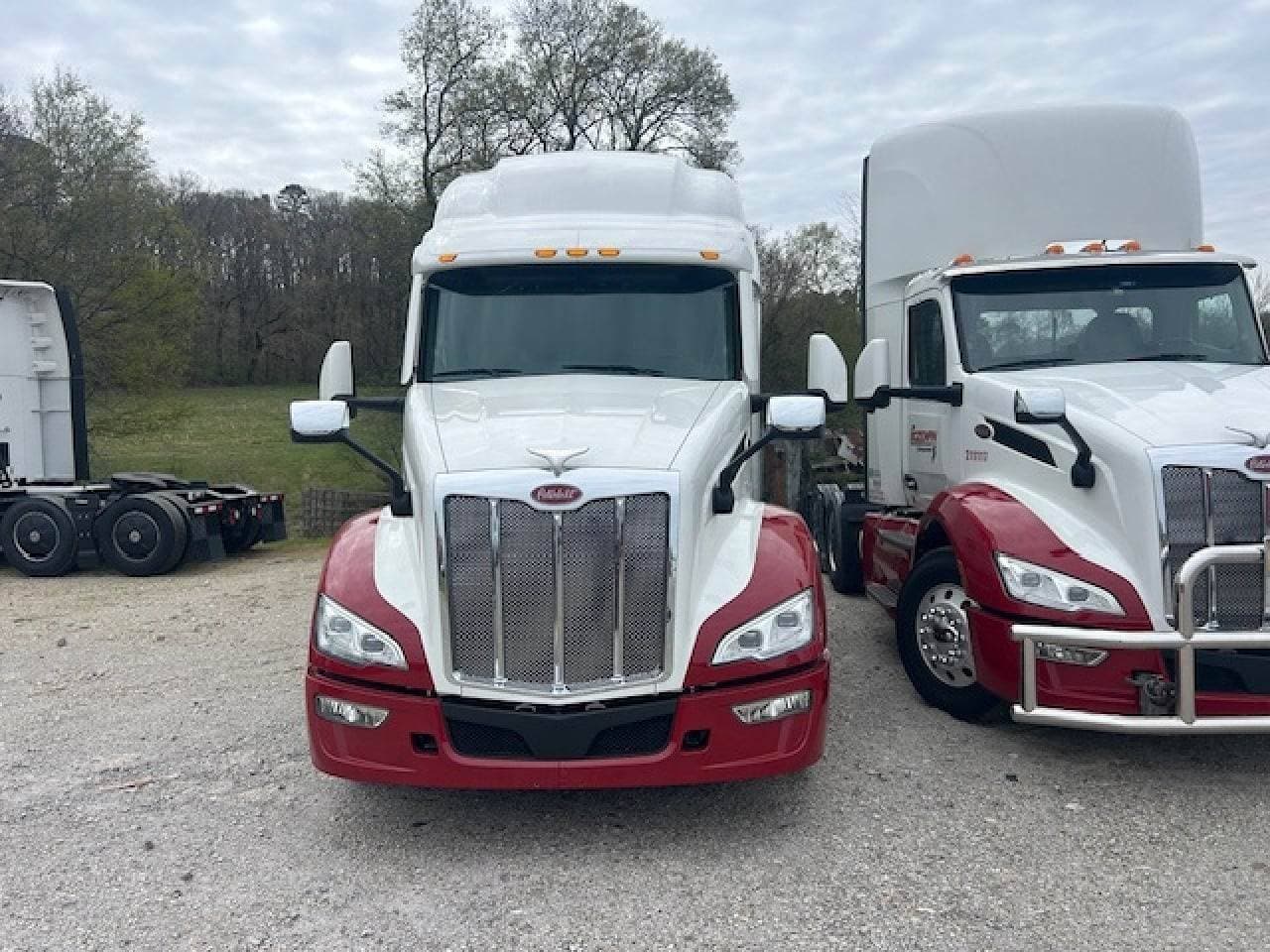 2022 Peterbilt 579 image 2