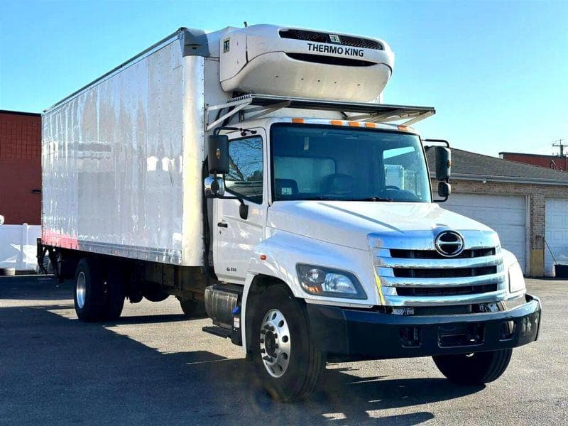 2018 Hino 268 image 3