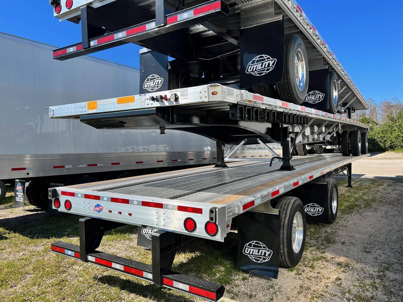 2024 Utility 4000AE image 3