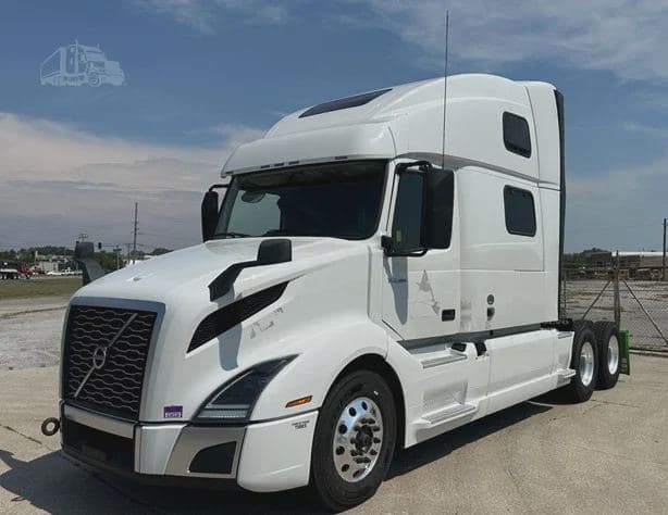 2023 Volvo VNL image 2
