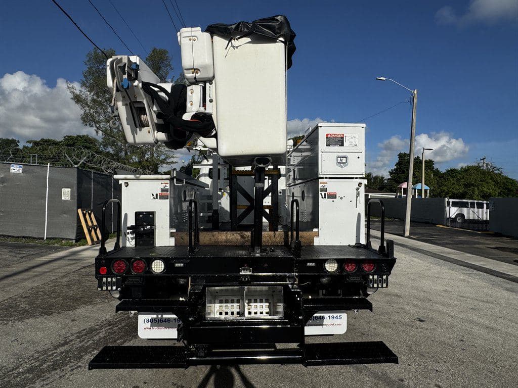 2017 Freightliner M2-106 image 11