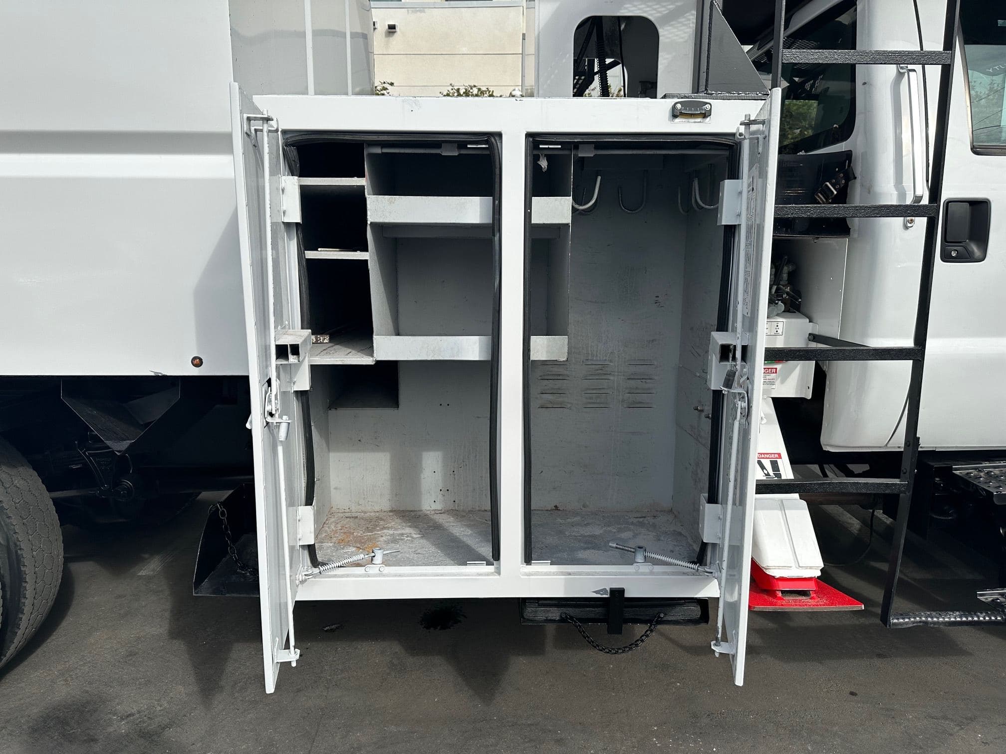 2010 Ford F-750 Forestry Tree Truck image 18