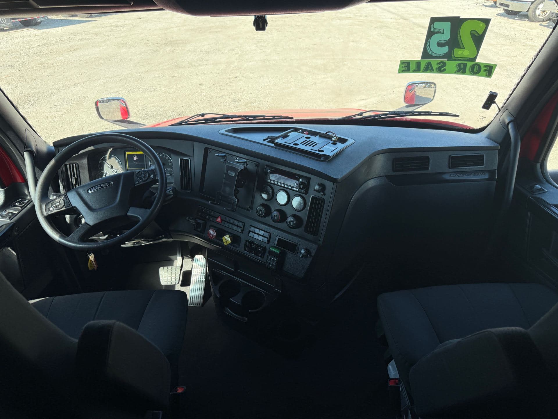 2025 Freightliner - 250k - 475HP - 2.85 axel image 17