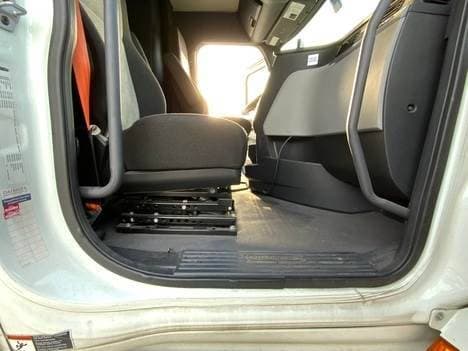 2020 Freightliner Cascadia image 5