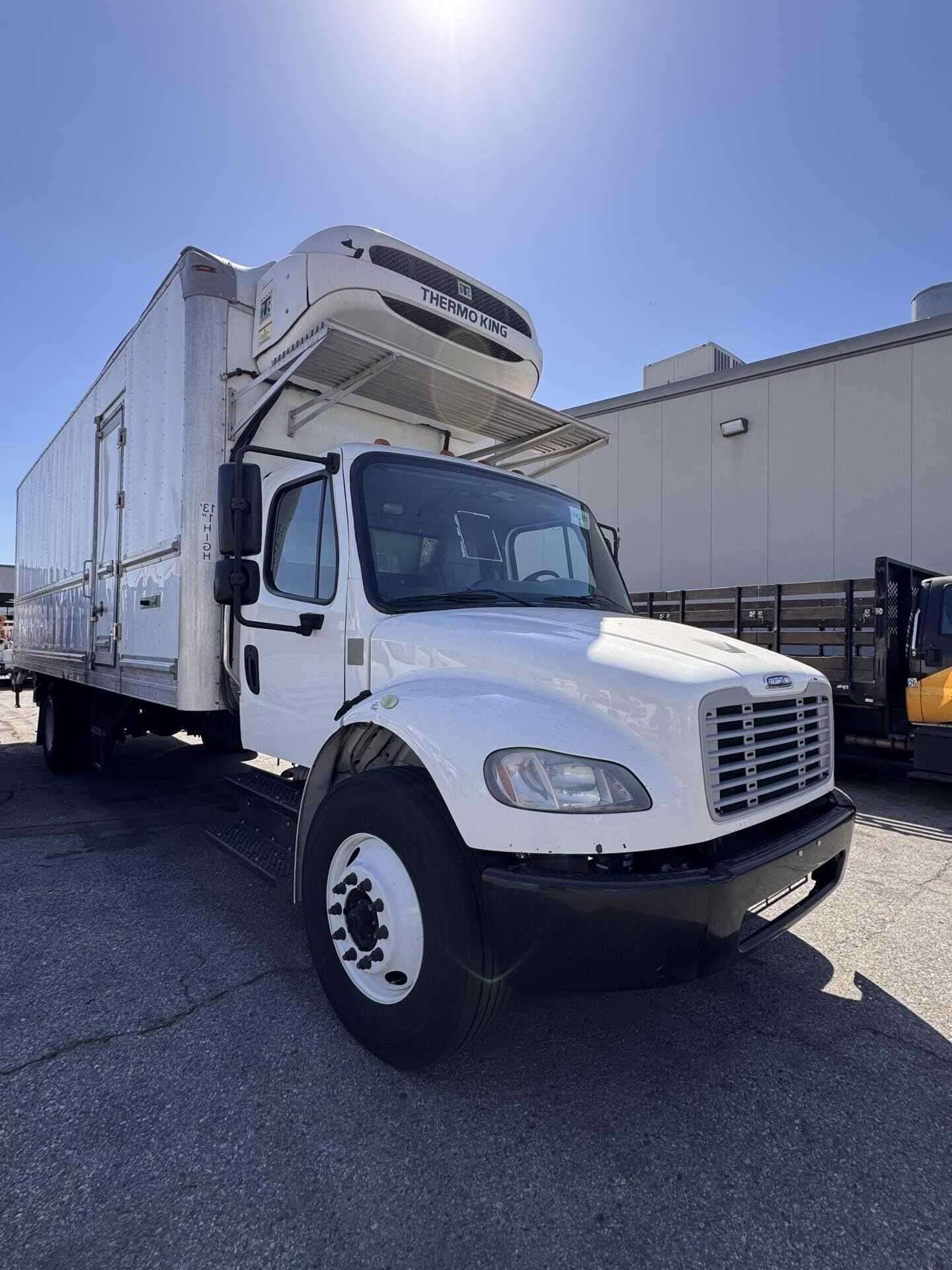 2020 Freightliner M2 image 2