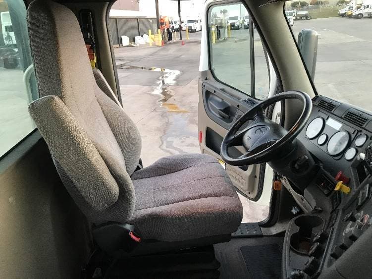 2018 Freightliner Cascadia image 4