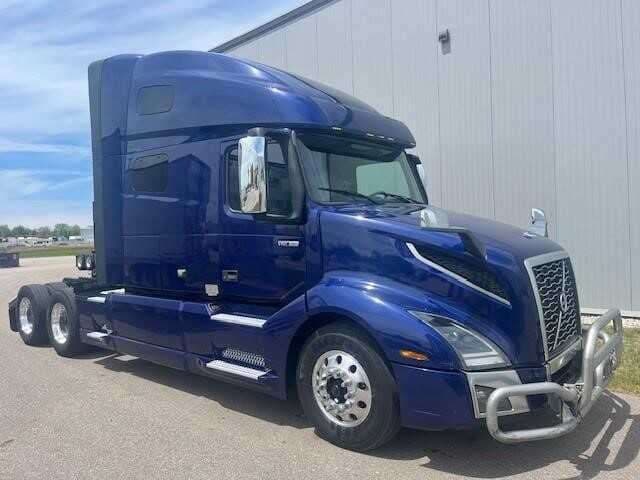 2021 Volvo VNL64T760 image 1