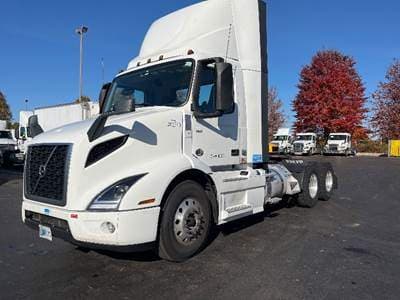 2020 Volvo VNR image 3