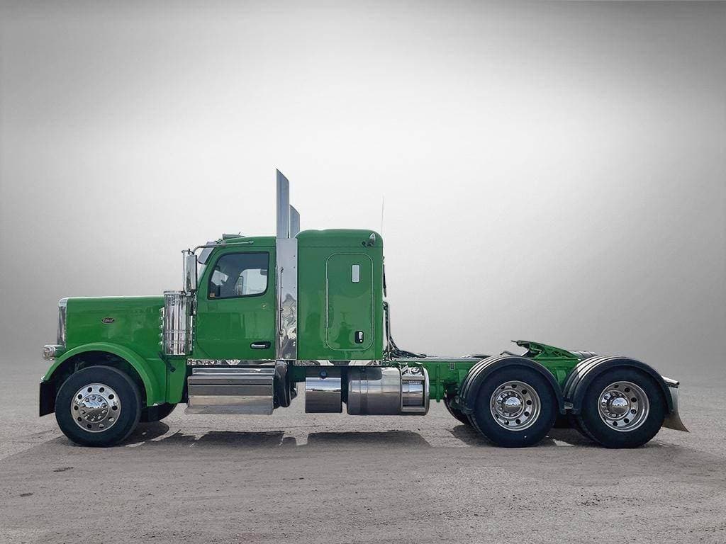 2025 Peterbilt 589 image 3