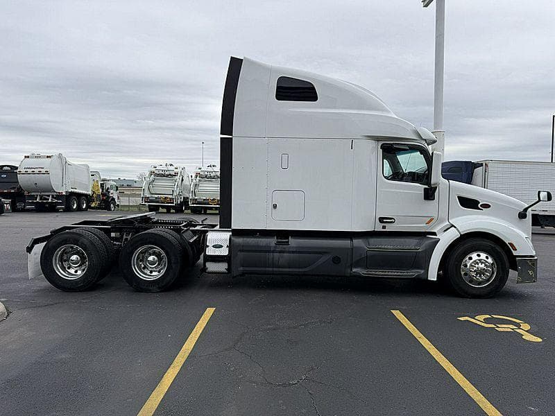 2020 Peterbilt 579 image 3