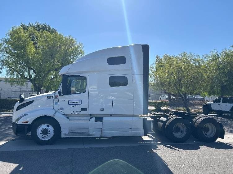 2023 Volvo VNL image 4