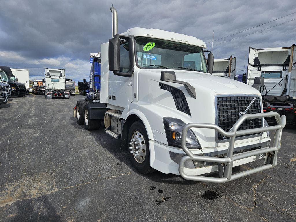 2017 Volvo VNL image 7